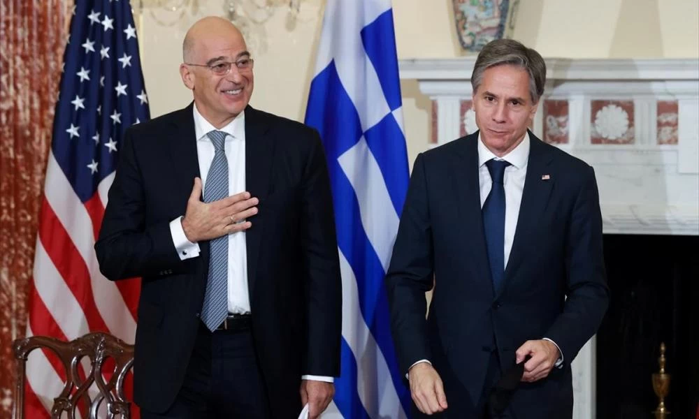 Μπλίνκεν σε Δένδια μετά την αποστολή καλάσνικοφ στην Ουκρανία: Ζωτικός σύμμαχος των ΗΠΑ η Ελλάδα